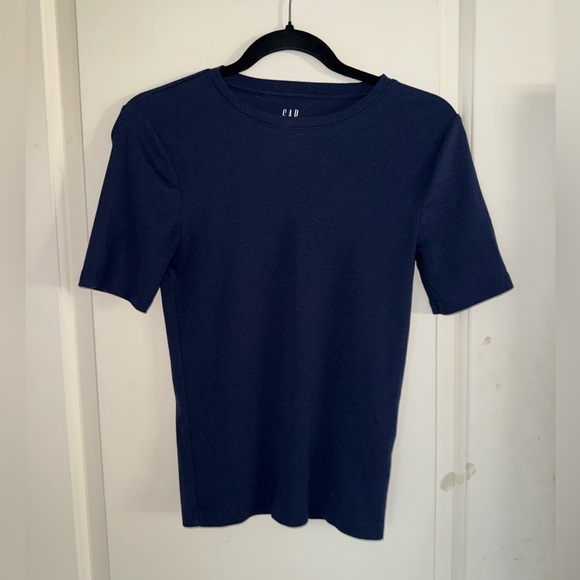 GAP Modern Crewneck T-Shirt Navy Blue Size Small Tall - Worn Once! - Picture 2 of 5